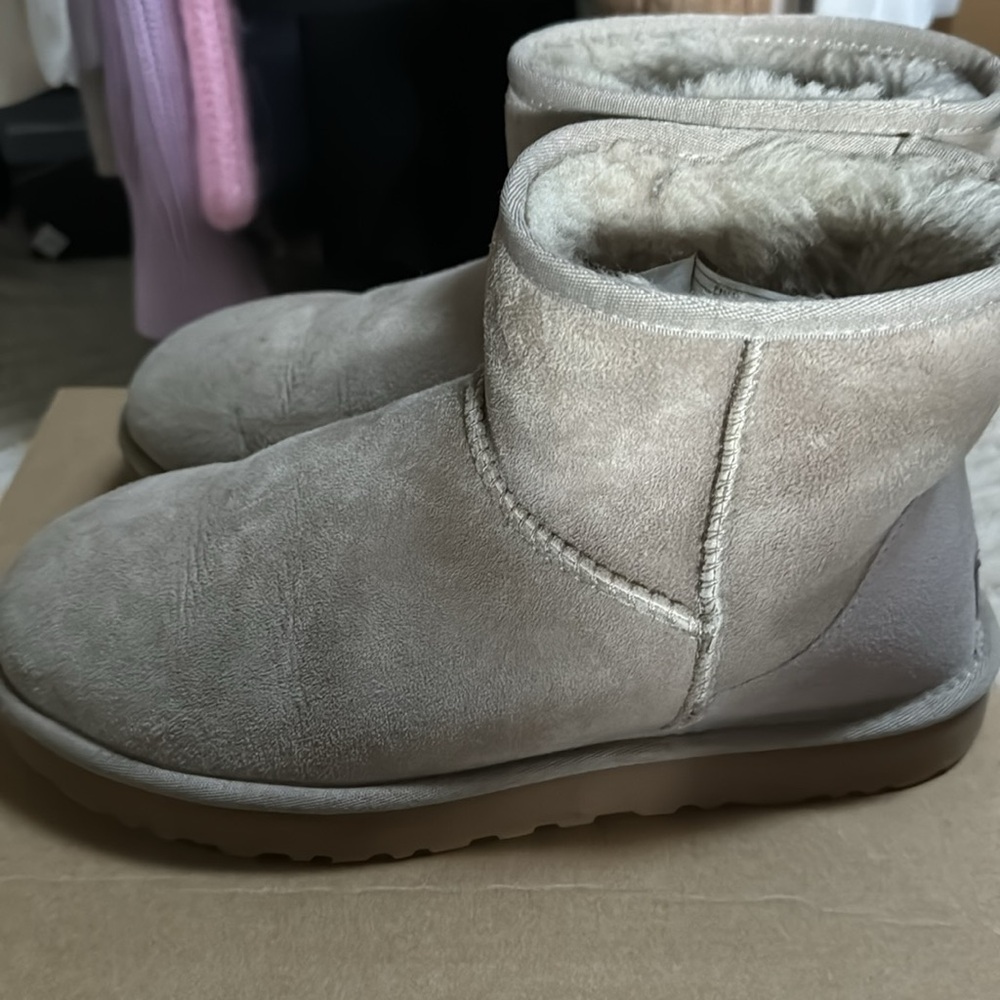 Women’s classic Mini ll Ugg’s